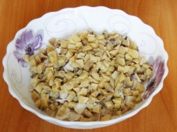 название картинки Салат Шанхай с курицей, ананасами и грибами