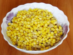 название картинки Салат Шанхай с курицей, ананасами и грибами