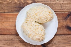 Салат Шишка с миндалем