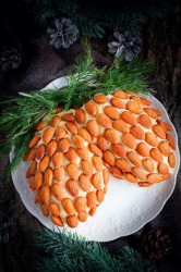 Салат Шишка с миндалем