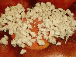 Салат слоями с курицей, шампиньонами, яйцами и орехами