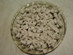 Салат слоями с курицей, шампиньонами, яйцами и орехами