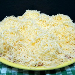 Салат снежные сугробы с курицей и грибами