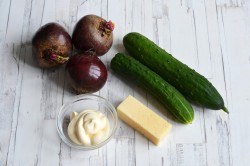 название картинки Салат со свеклой и огурцами