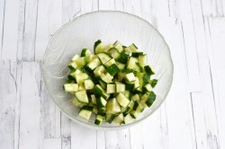 название картинки Салат со свеклой и огурцами