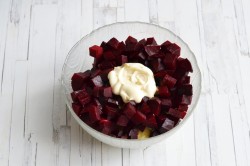 название картинки Салат со свеклой и огурцами