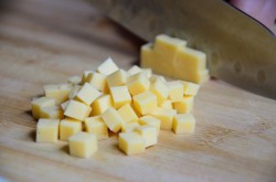 название картинки Салат со свеклой, сыром и сельдью