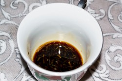 Салат Сокровища океана с мидиями и кальмарами