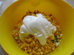 Салат с колбасой, свежими огурцами и яйцами - шаг 5 Салат с колбасой, свежими огурцами и яйцами - шаг 5