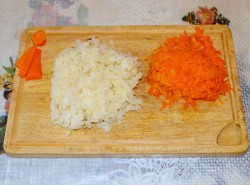 название картинки Салат Старый мельник с грибами и курицей