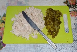 название картинки Салат Старый мельник с грибами и курицей