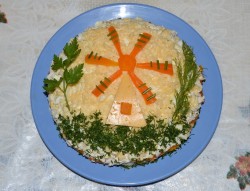 название картинки Салат Старый мельник с грибами и курицей