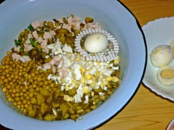 Салат Столичный классический с курицей