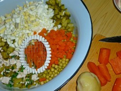 Салат Столичный классический с курицей