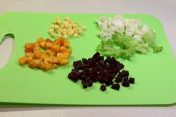 название картинки Салат из курицы с овощами и хурмой