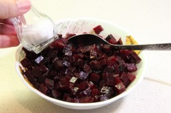название картинки Салат из курицы с овощами и хурмой