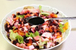 название картинки Салат из курицы с овощами и хурмой