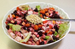 название картинки Салат из курицы с овощами и хурмой