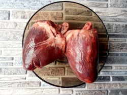 Салат свиное сердце с маринованным луком