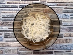 Салат свиное сердце с маринованным луком