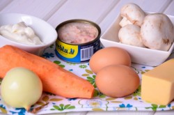 название картинки Салат с тунцом консервированным яйцом и сыром