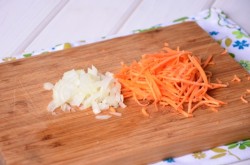 название картинки Салат с тунцом консервированным яйцом и сыром