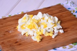 название картинки Салат с тунцом консервированным яйцом и сыром