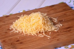 название картинки Салат с тунцом консервированным яйцом и сыром