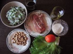 Салат теплый с говядиной и овощами