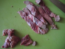 Салат теплый с говядиной и овощами