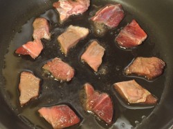 Салат теплый с говядиной и овощами