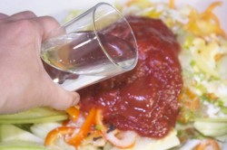 название картинки Салат Тещин язык из кабачков, томатная паста и перца на зиму