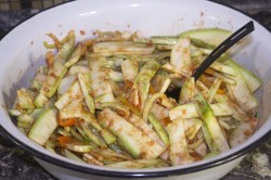 название картинки Салат Тещин язык из кабачков, томатная паста и перца на зиму