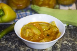 название картинки Салат Тещин язык из кабачков, томатная паста и перца на зиму