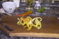 название картинки Салат Тещин язык из кабачков, томатная паста и перца на зиму