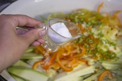 название картинки Салат Тещин язык из кабачков, томатная паста и перца на зиму