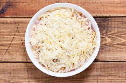 название картинки Салат Тиффани с виноградом и курицей