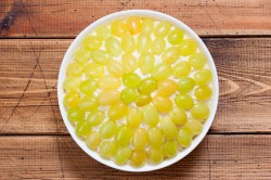 название картинки Салат Тиффани с виноградом и курицей