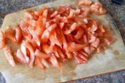 Салат Цезарь с говядиной, грибами, майонезом и помидорами