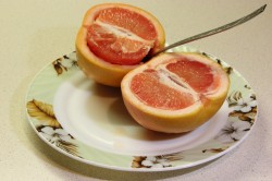 название картинки Салат с курицей в грейпфруте