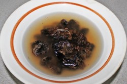 название картинки Салат Венеция с черносливом и курицей