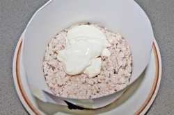 название картинки Салат Венеция с черносливом и курицей