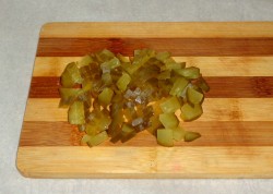 Салат Виолетта со свеклой и солеными огурцами