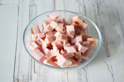 Салат Вкусняшка с ананасами