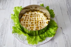 Салат Вкусняшка с ананасами