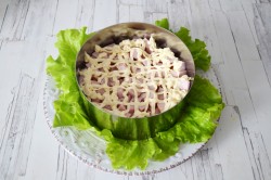 Салат Вкусняшка с ананасами