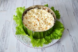 Салат Вкусняшка с ананасами