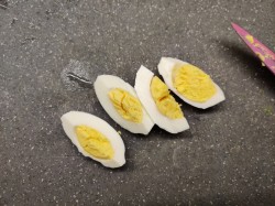 Салат с солеными огурцами яйцами и картошкой