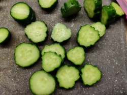 Салат с солеными огурцами яйцами и картошкой