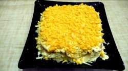 название картинки Салат Хризантема с плавленным сыром тунцом и яблоками